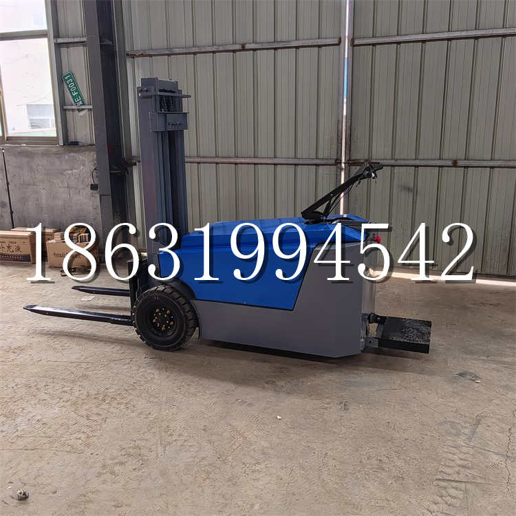 伽师县全电动叉车插腿式堆高车液压装卸车1.5吨升高小型站驾式铲车